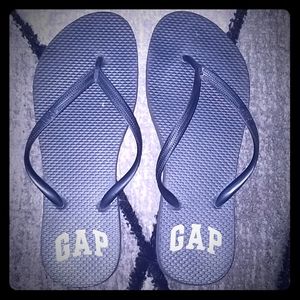 Gap flip flops